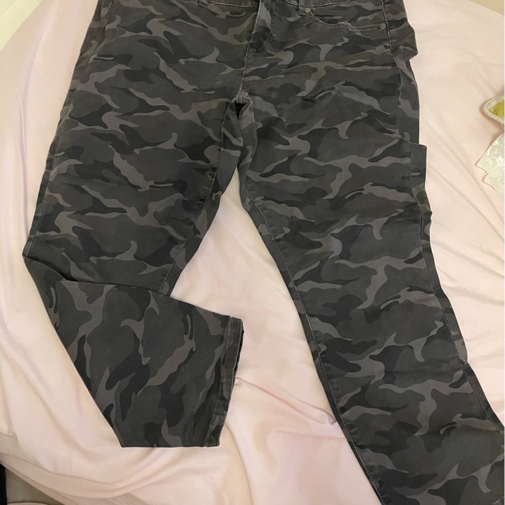 Torrid size 18 camo pants